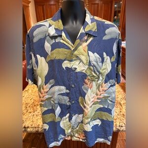 Tommy Bahama men’s 100% silk camp shirt. Sharp blue/green tropical print.‎ Large